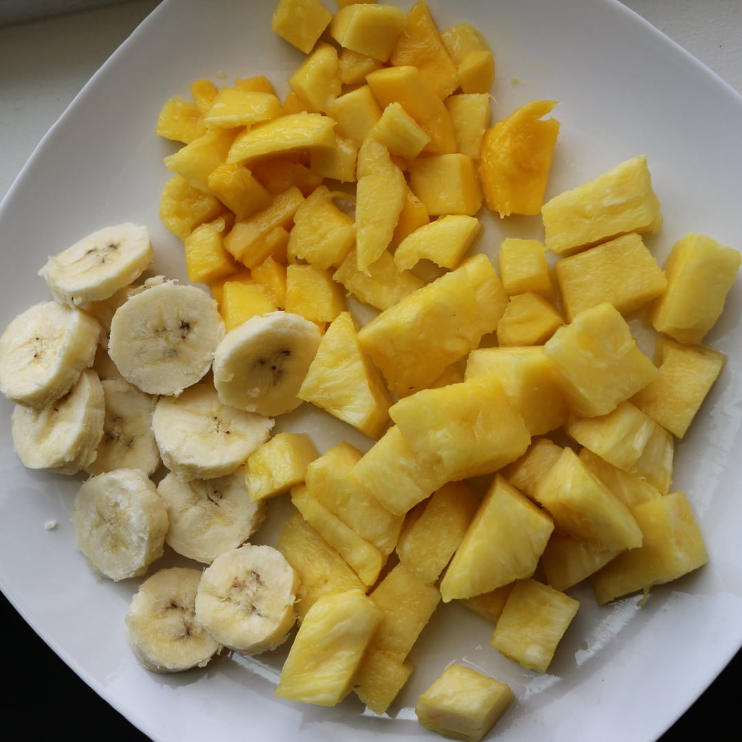 pineapple calories 100g