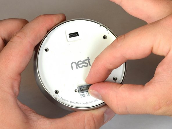 does the nest learning thermostat have a battery