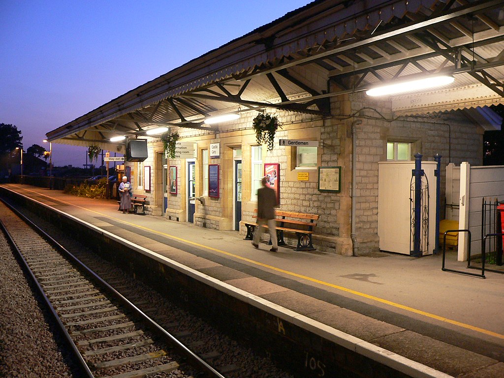 trains to castle cary