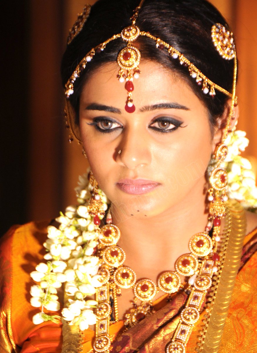 priyamani hot face