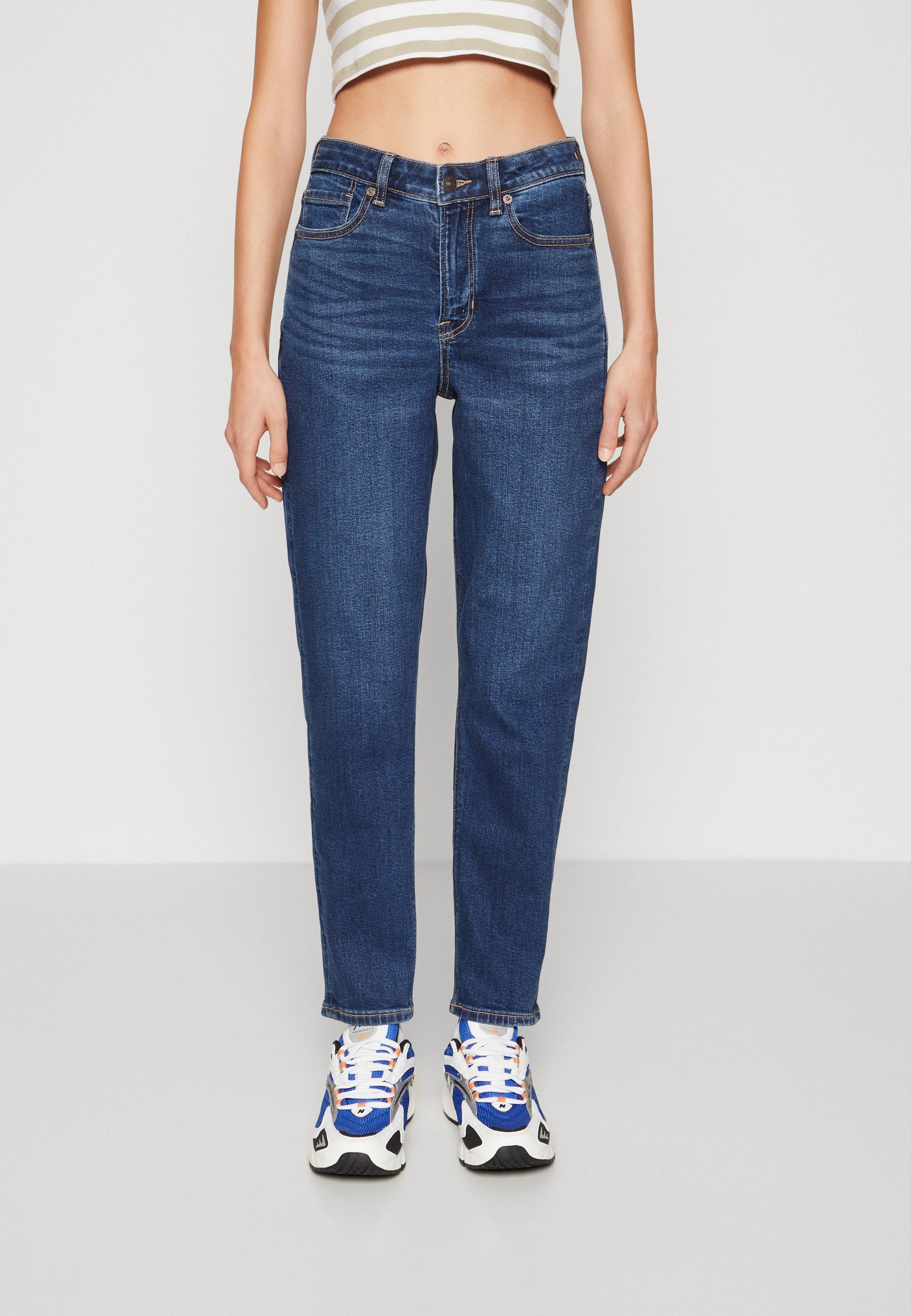 american eagle mom jeans