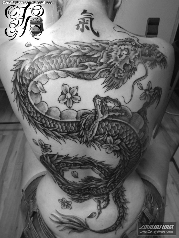 tatuajes dragon espalda mujer