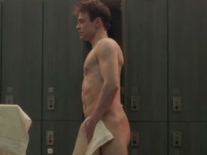 thomas doherty nude