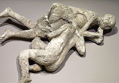 pompeii bodies lovers kissing