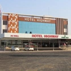 hotels on highway near me