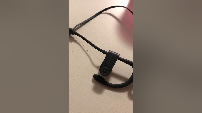 powerbeats 3 blinking red and white while charging