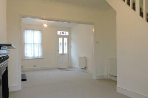 2 bedroom house to rent in enfield