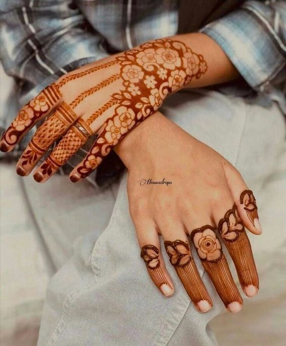 henna fingers