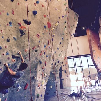 stanford climbing wall hours