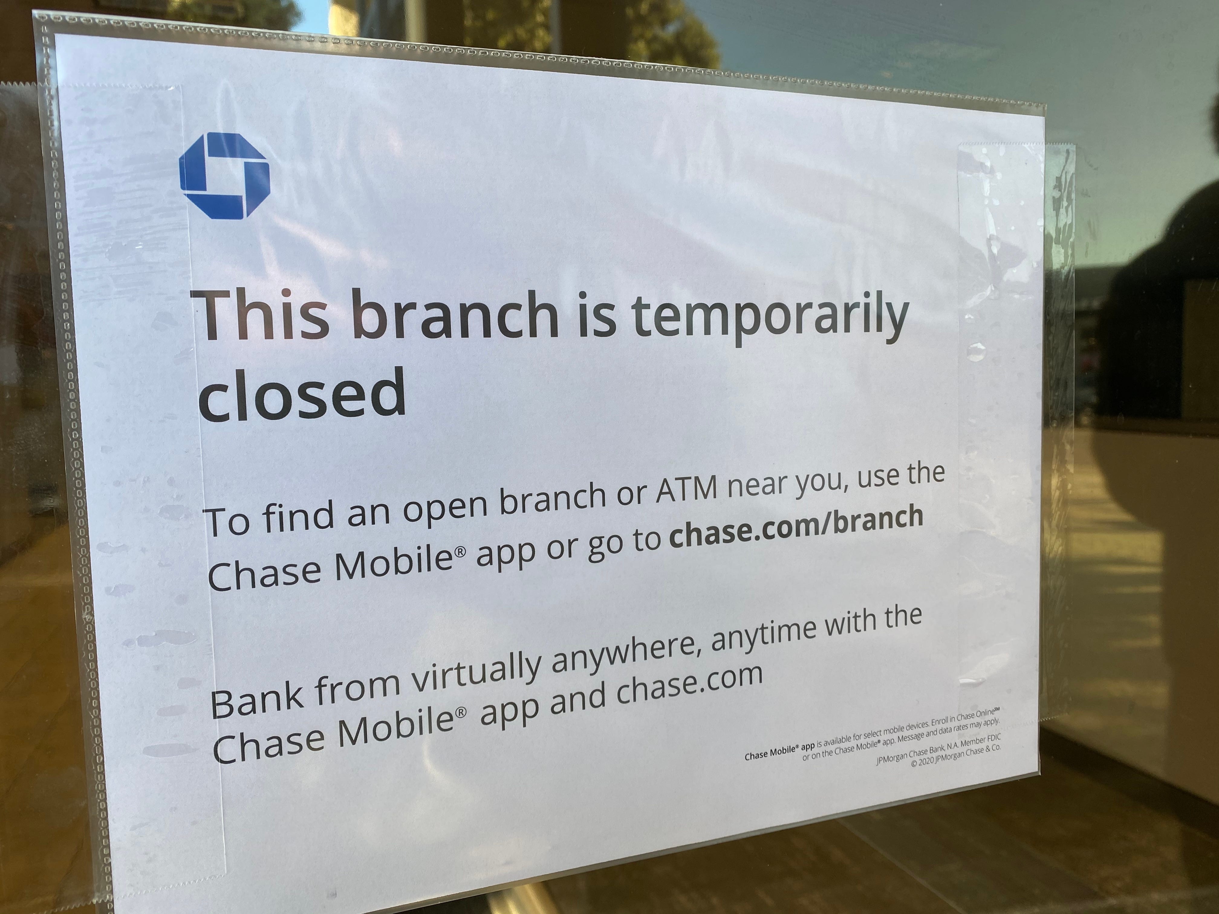 what time does chase bank close