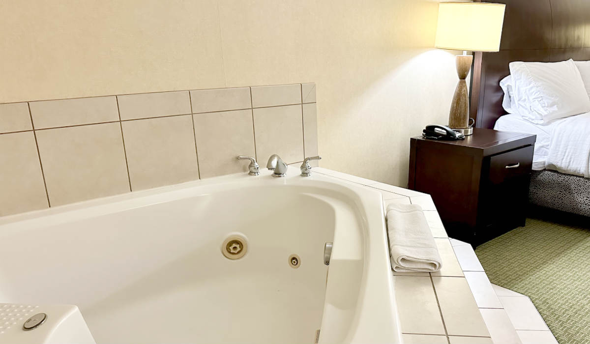 hotels in huntsville al with hot tub in room