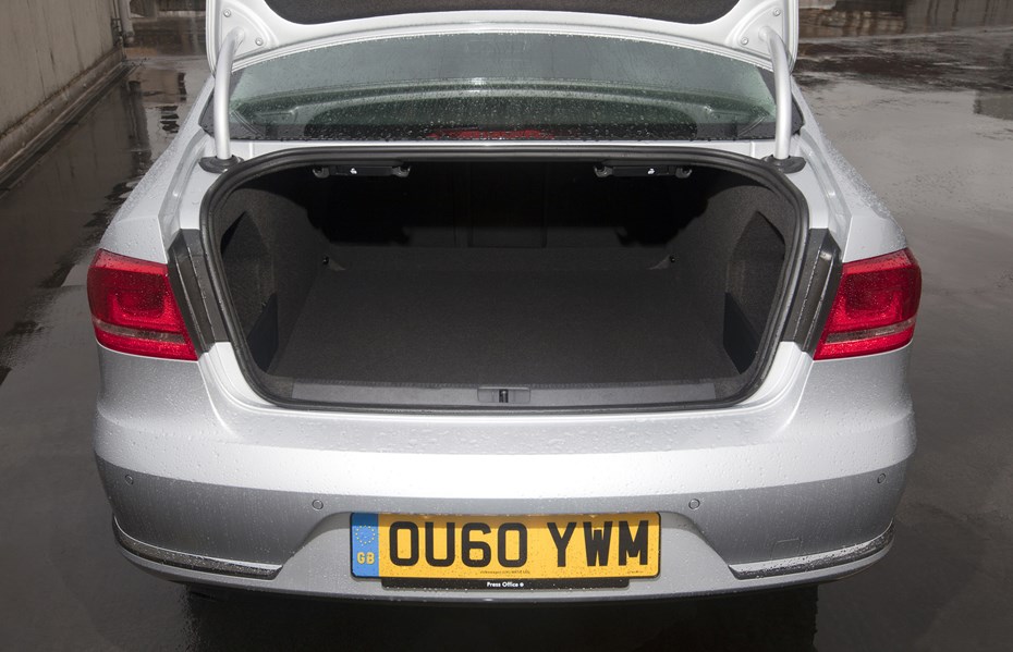 vw passat trunk space