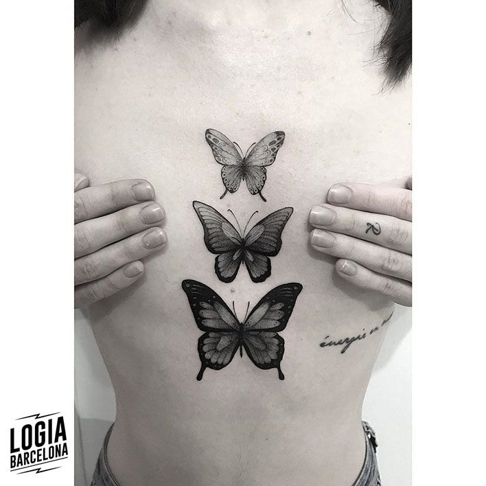 tattoo de mariposa en el pecho