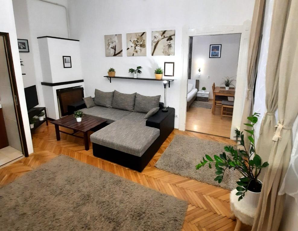 gold central apartment budapest