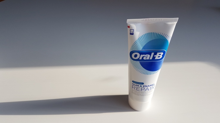 oral b toothpaste leaves film in mouth