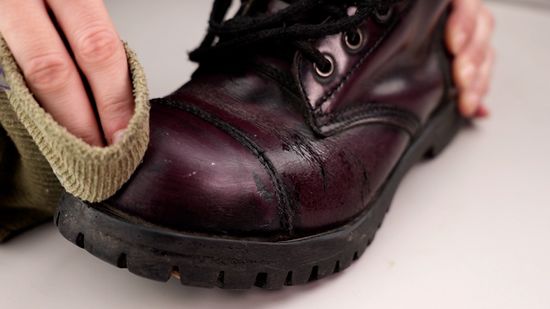 how to fix cracked leather shoes