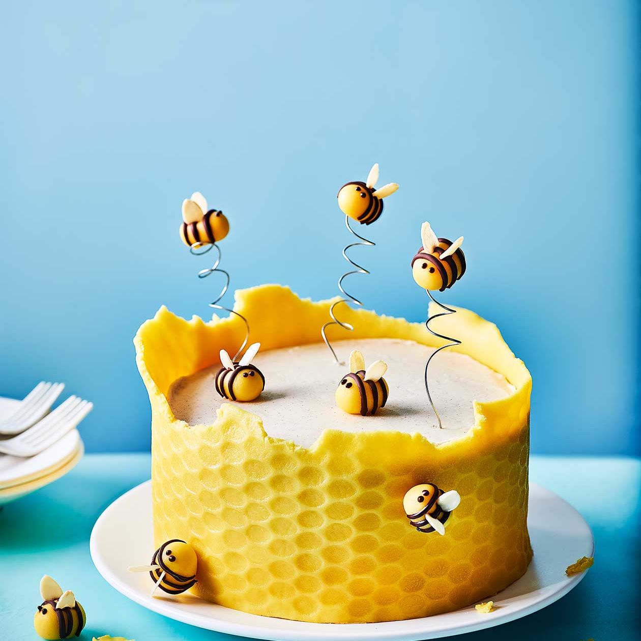 bee decorations for cake