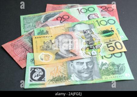 400 to australian dollars