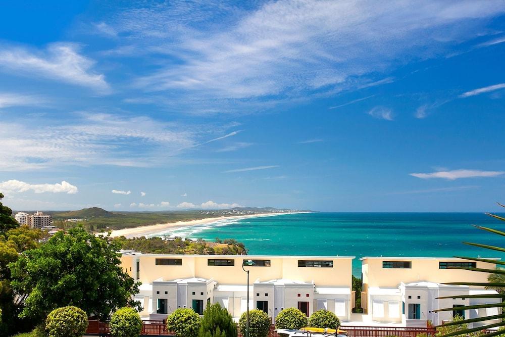 hotels in coolum