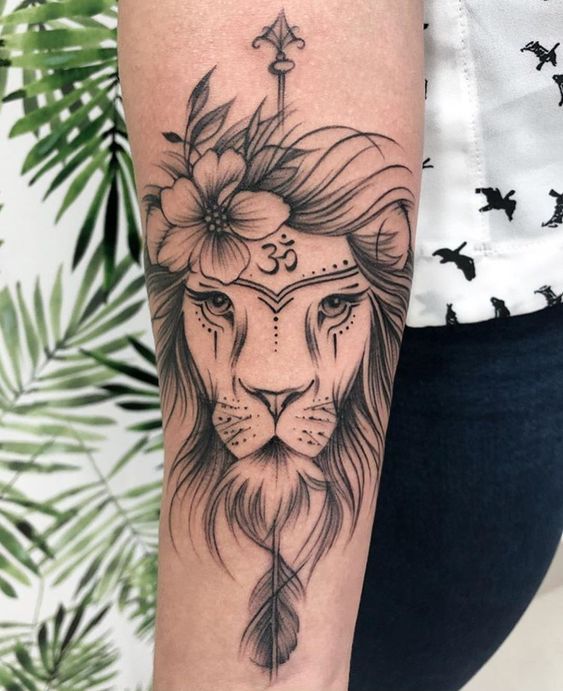 tatuaje de león para mujer