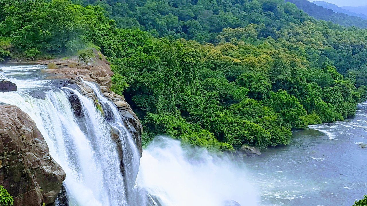 tourist places within 100 km from thrissur