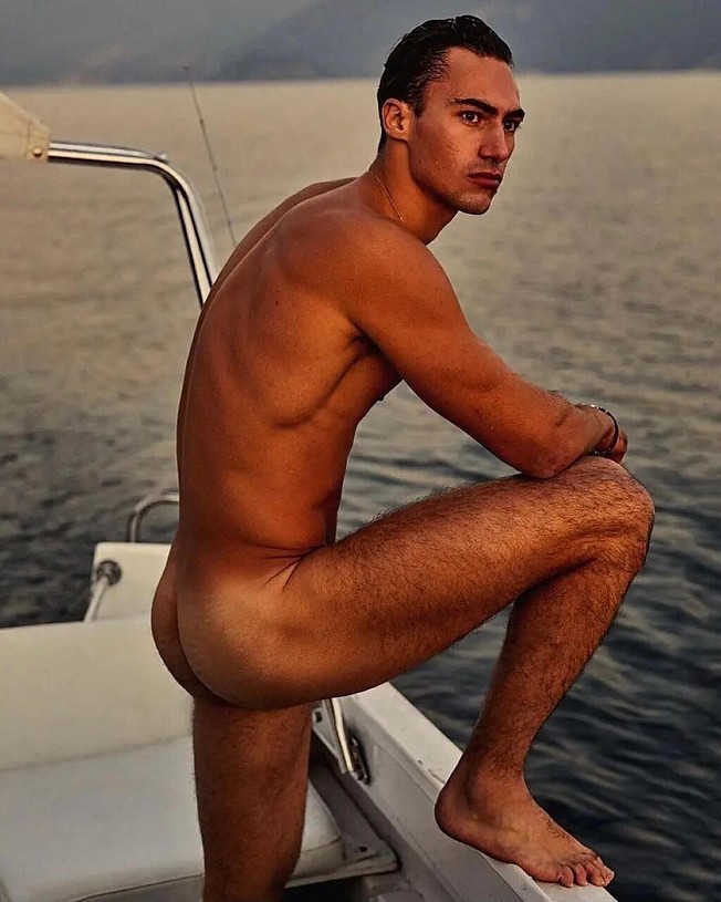 alessio pozzi nude