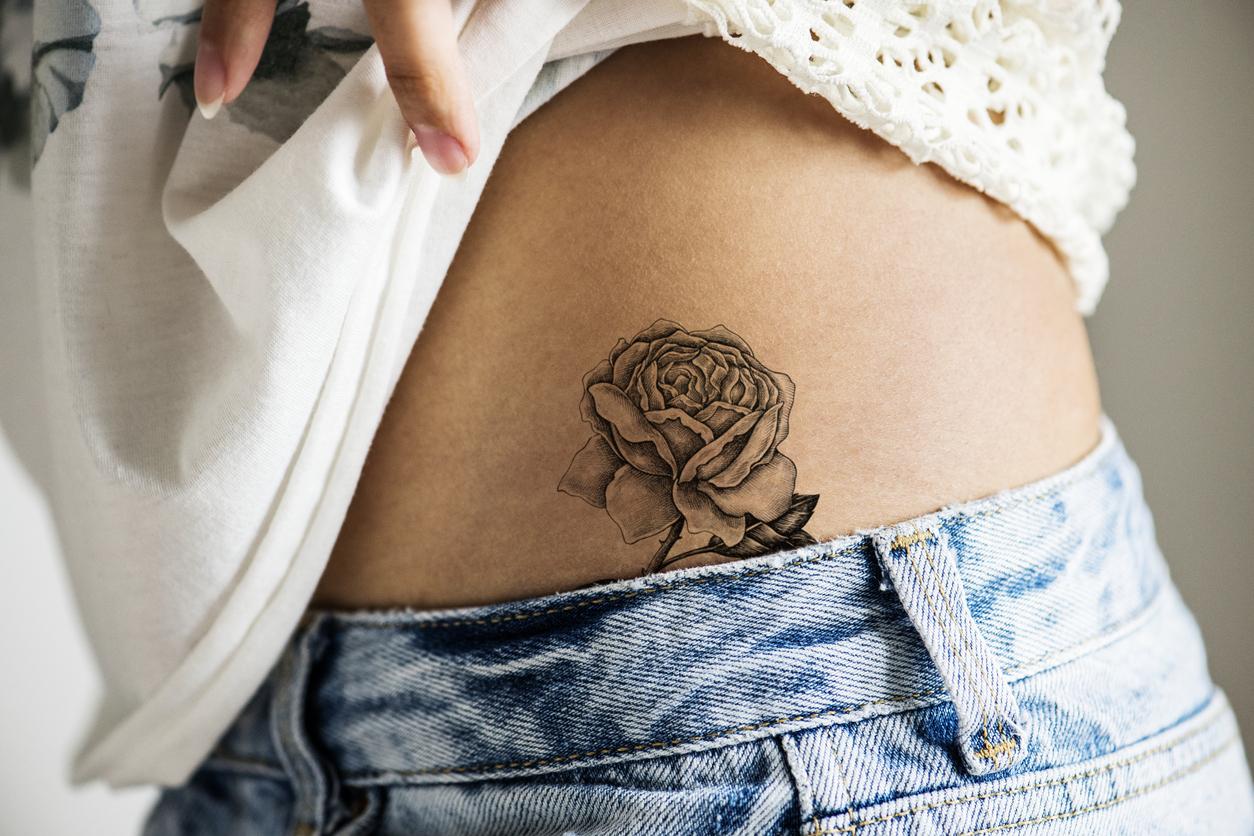 tatuajes en la pelvis de mujer