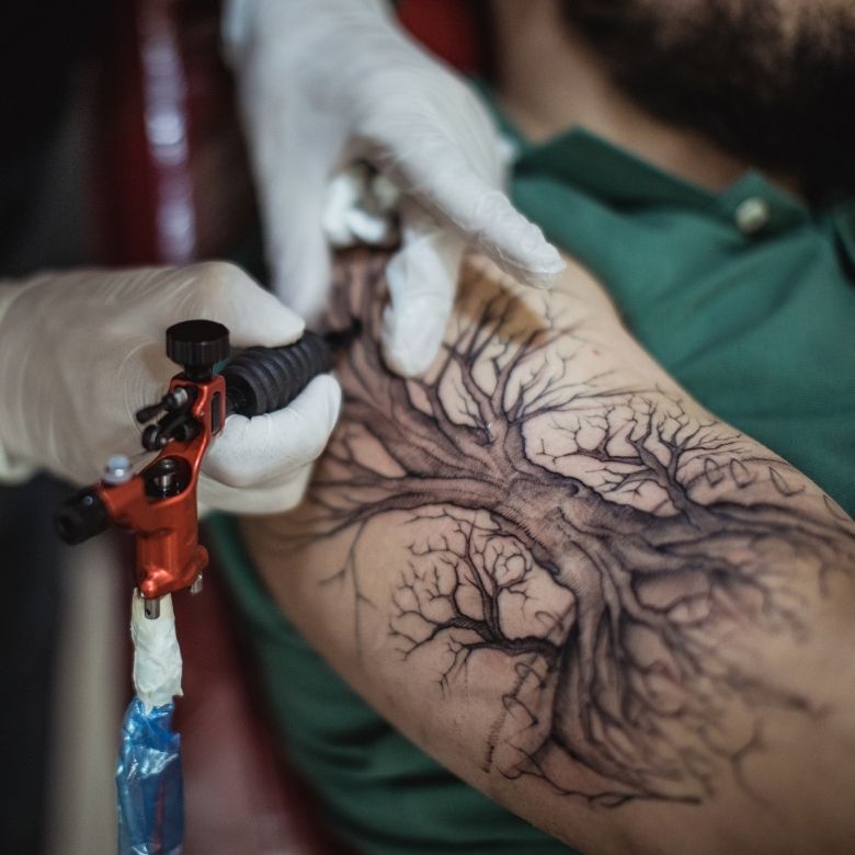 que lleva la tinta de los tatuajes