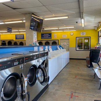 24 hour laundromat