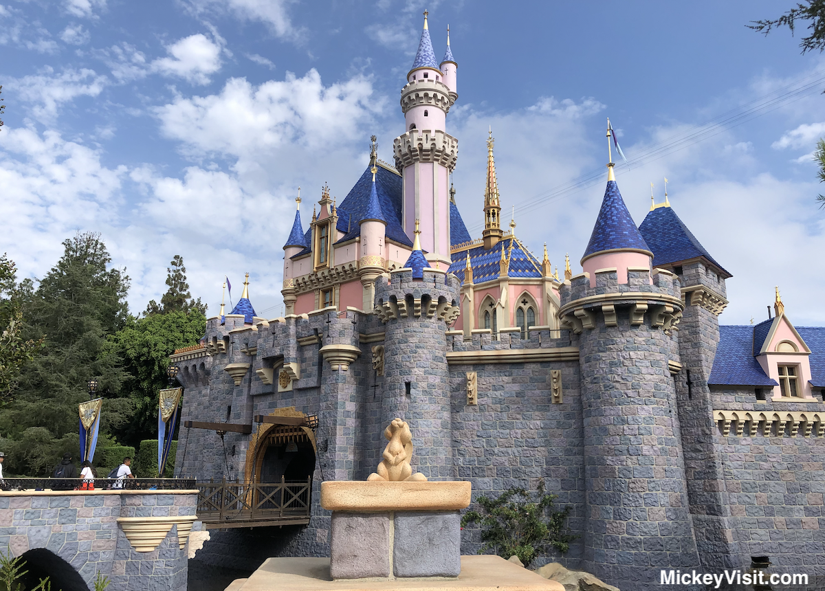 disneyland la opening hours