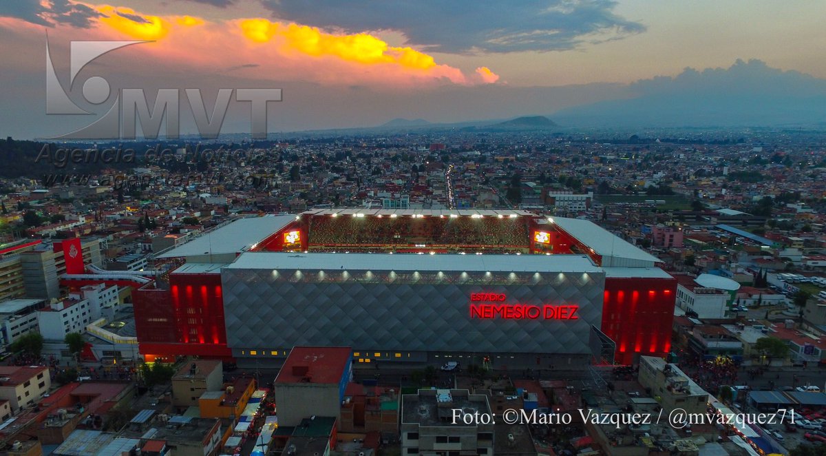 estadio nemesio diez de noche