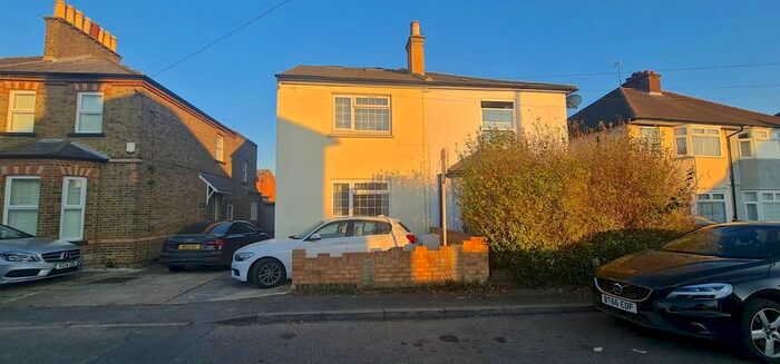 2 bed house to rent in hayes