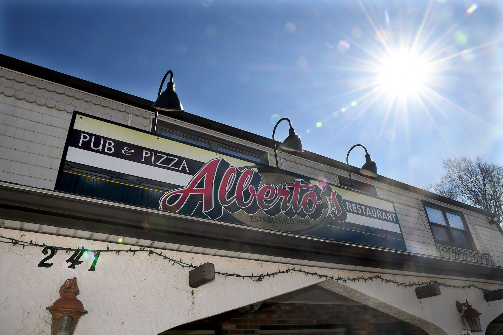 albertos pub & pizza