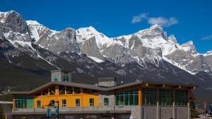 cheap hotels in canmore