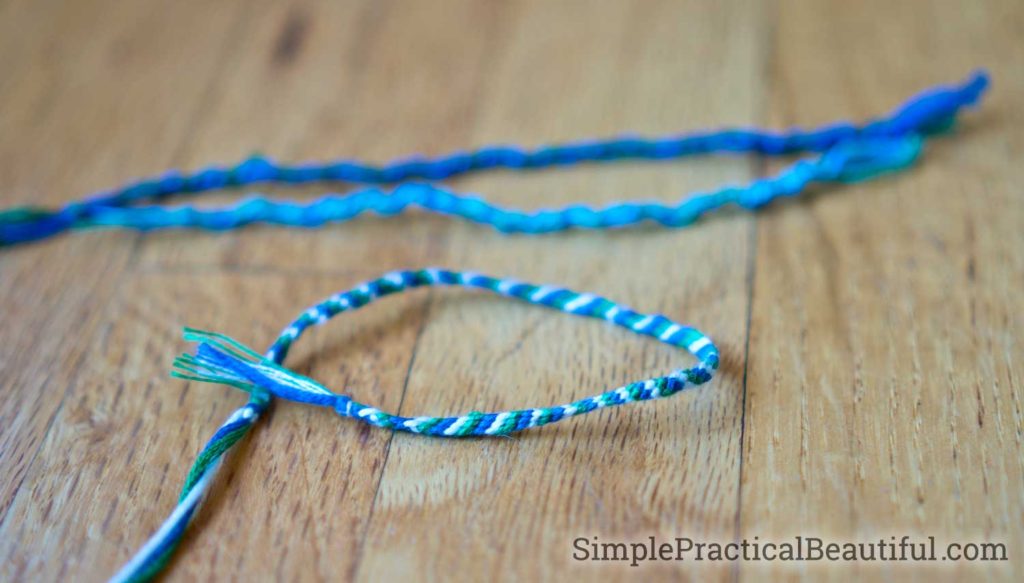 easy yarn bracelets