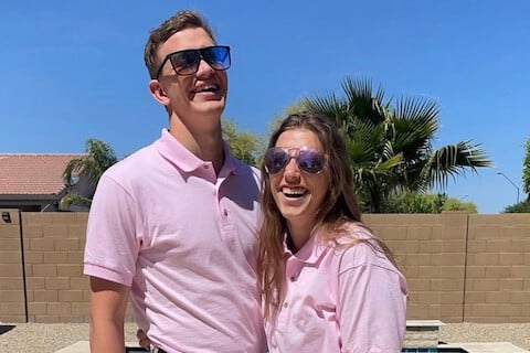 how old is alyssa from the pink shirt couple 2023