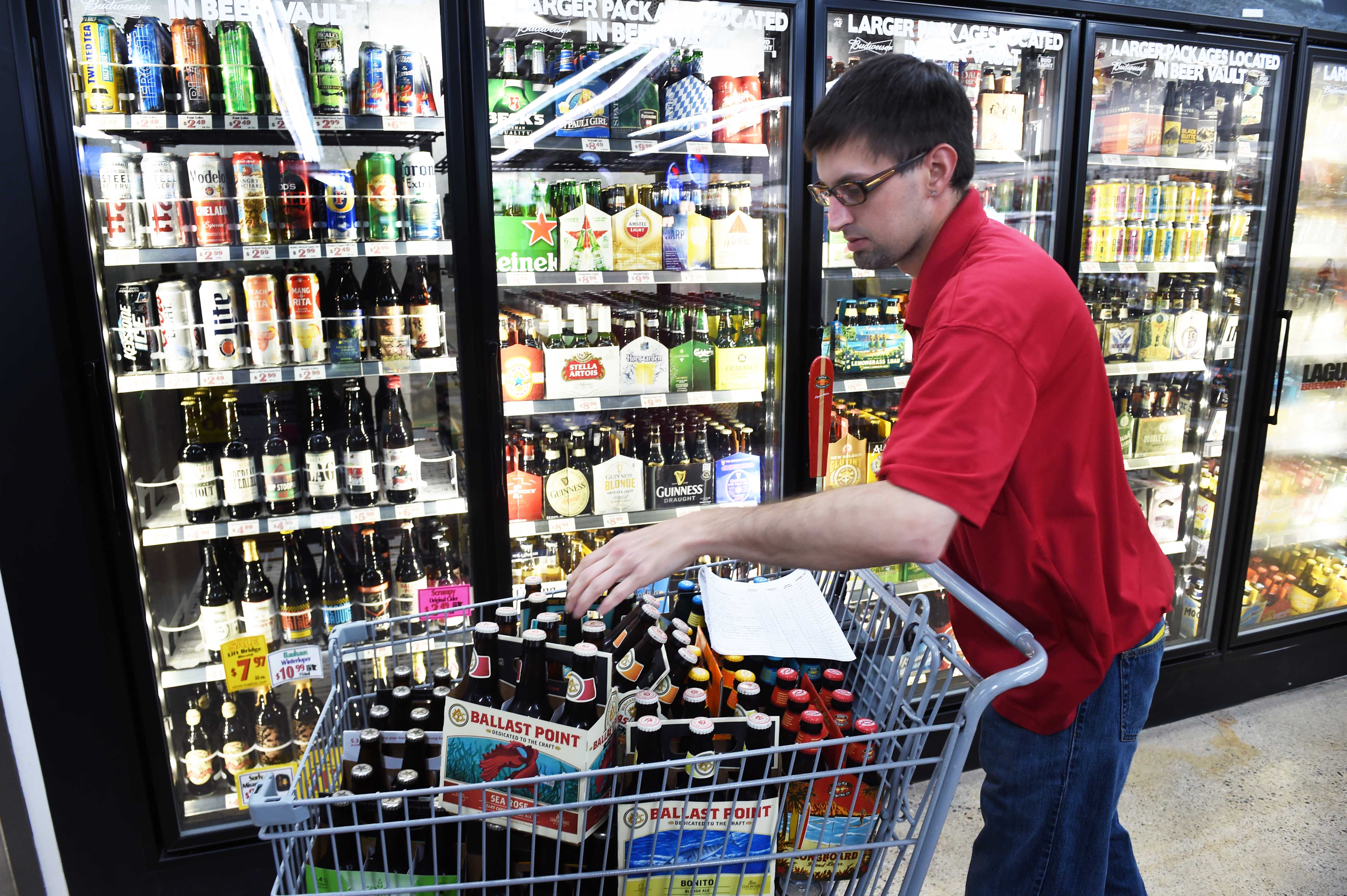 liquor store open in sunday