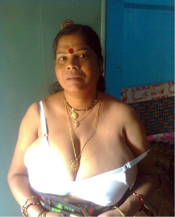 indian aged aunty nude