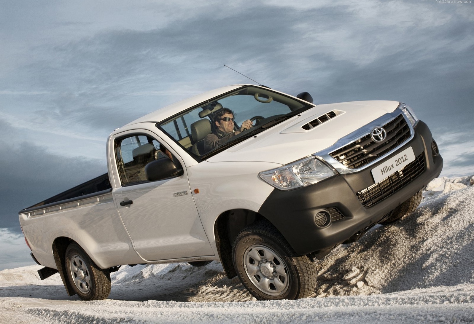 toyota hilux 2013 specs