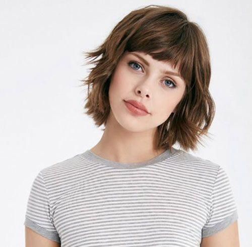 layered haircut with short bangs