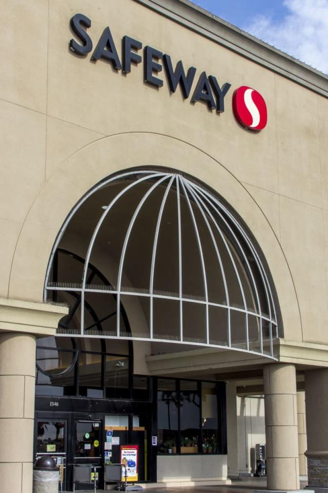 safeway open on christmas