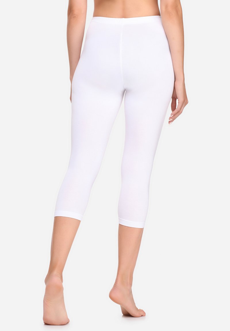 white capri leggings