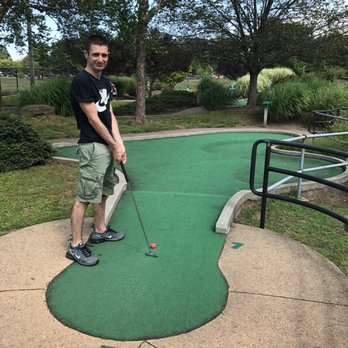 miniature golf eisenhower park