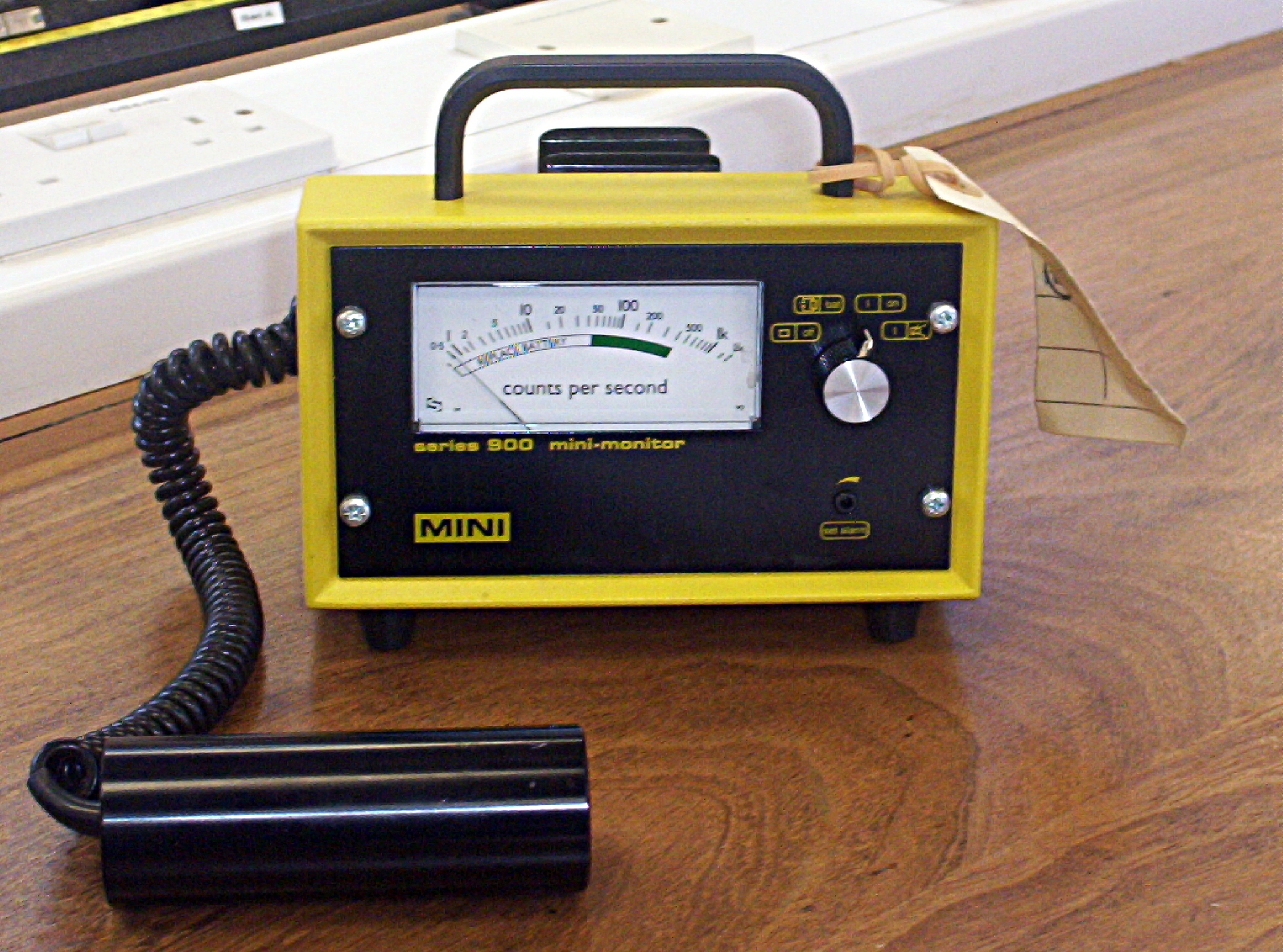 handheld geiger counter