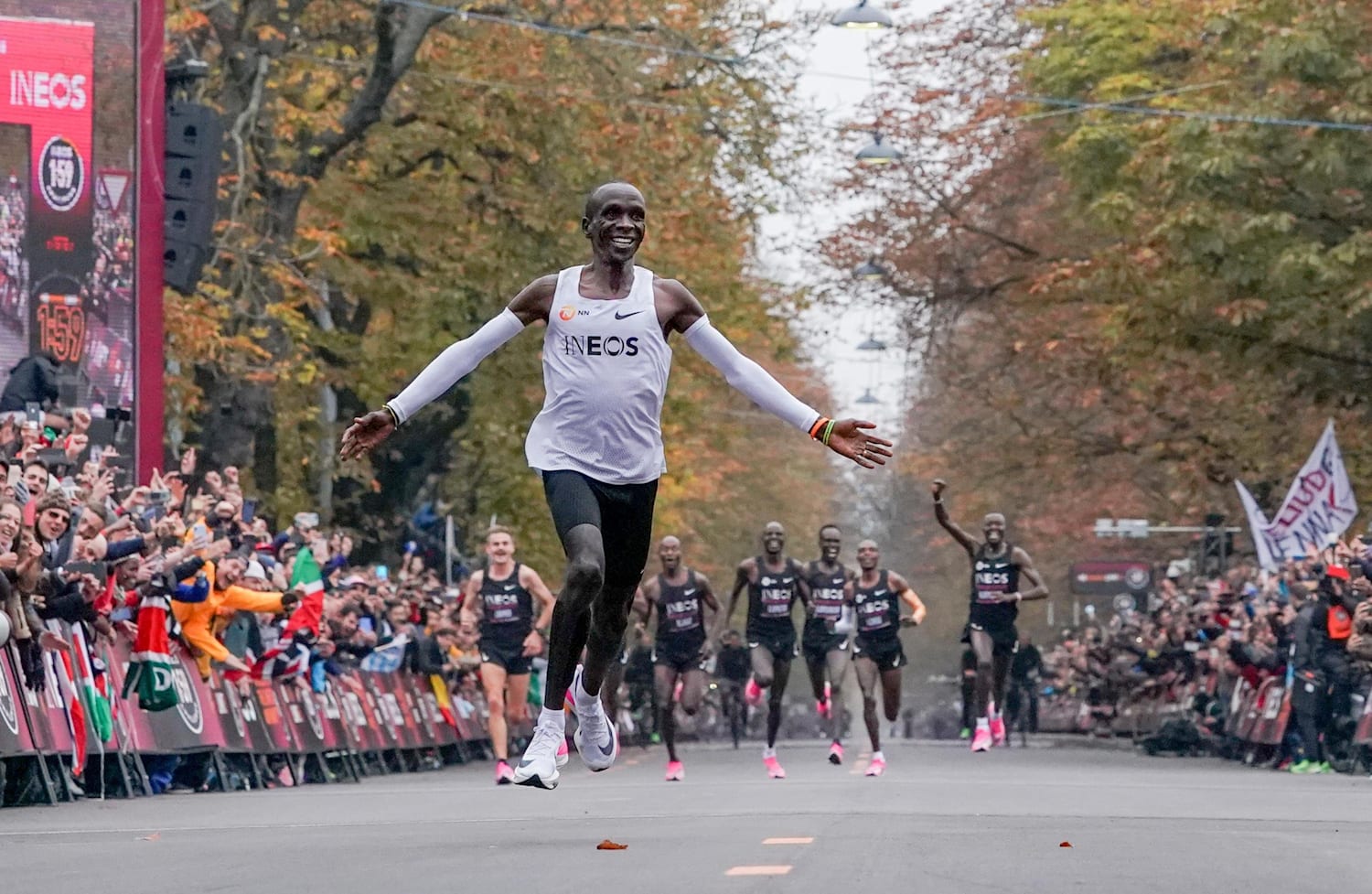 eliud kipchoge marathon pace mph