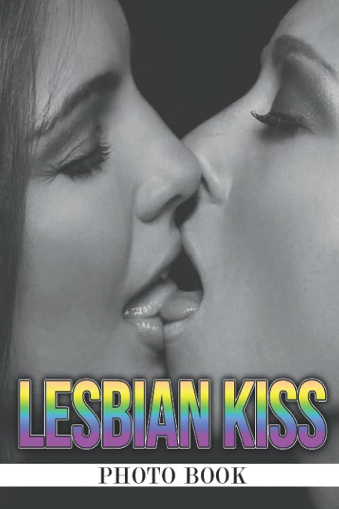 lesbianskissing