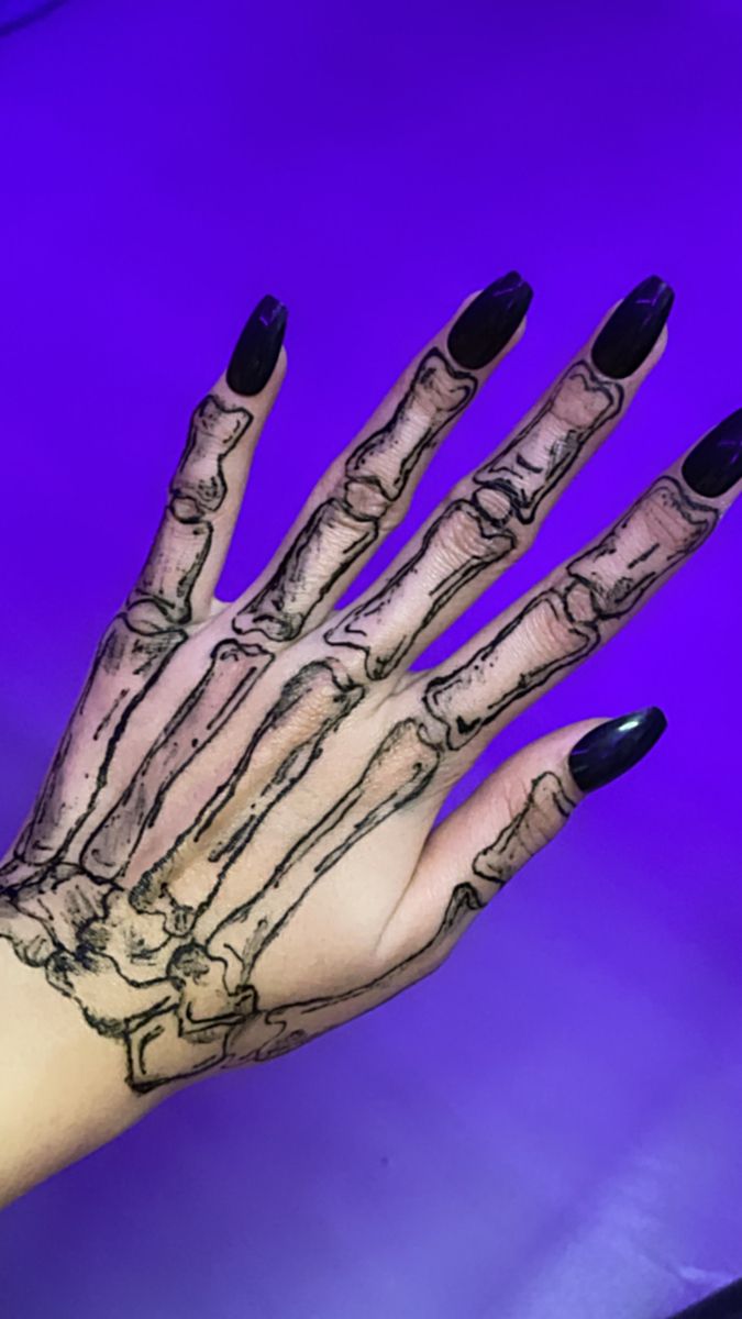 tatuajes de manos de esqueleto