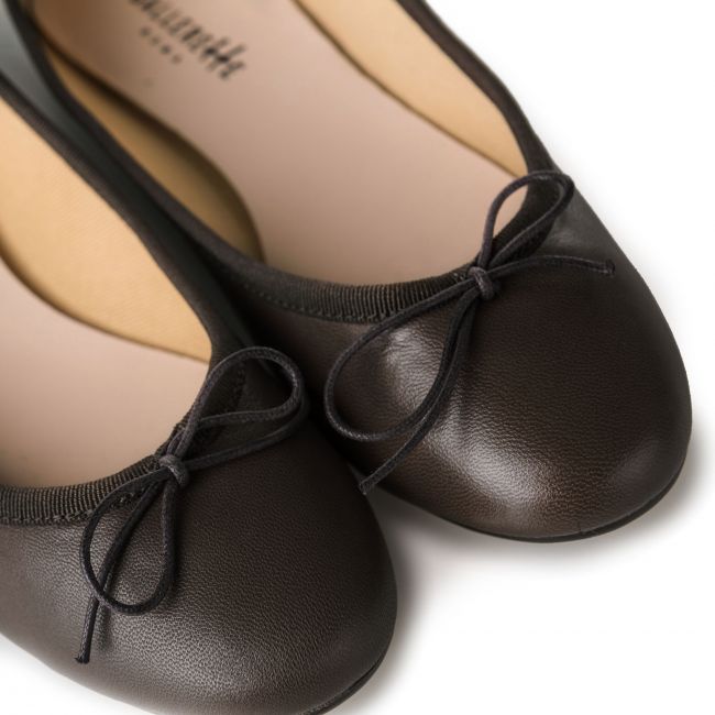 round toe ballet flats