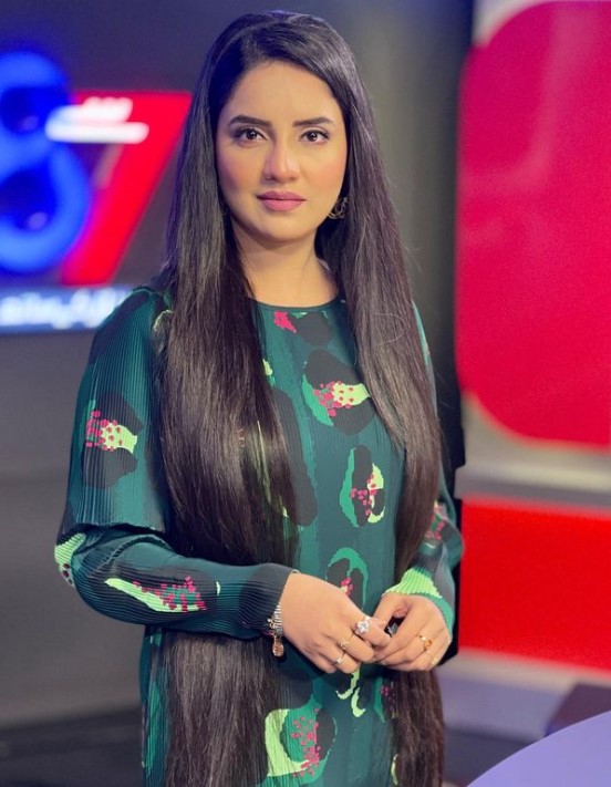 pakistani hot anchor