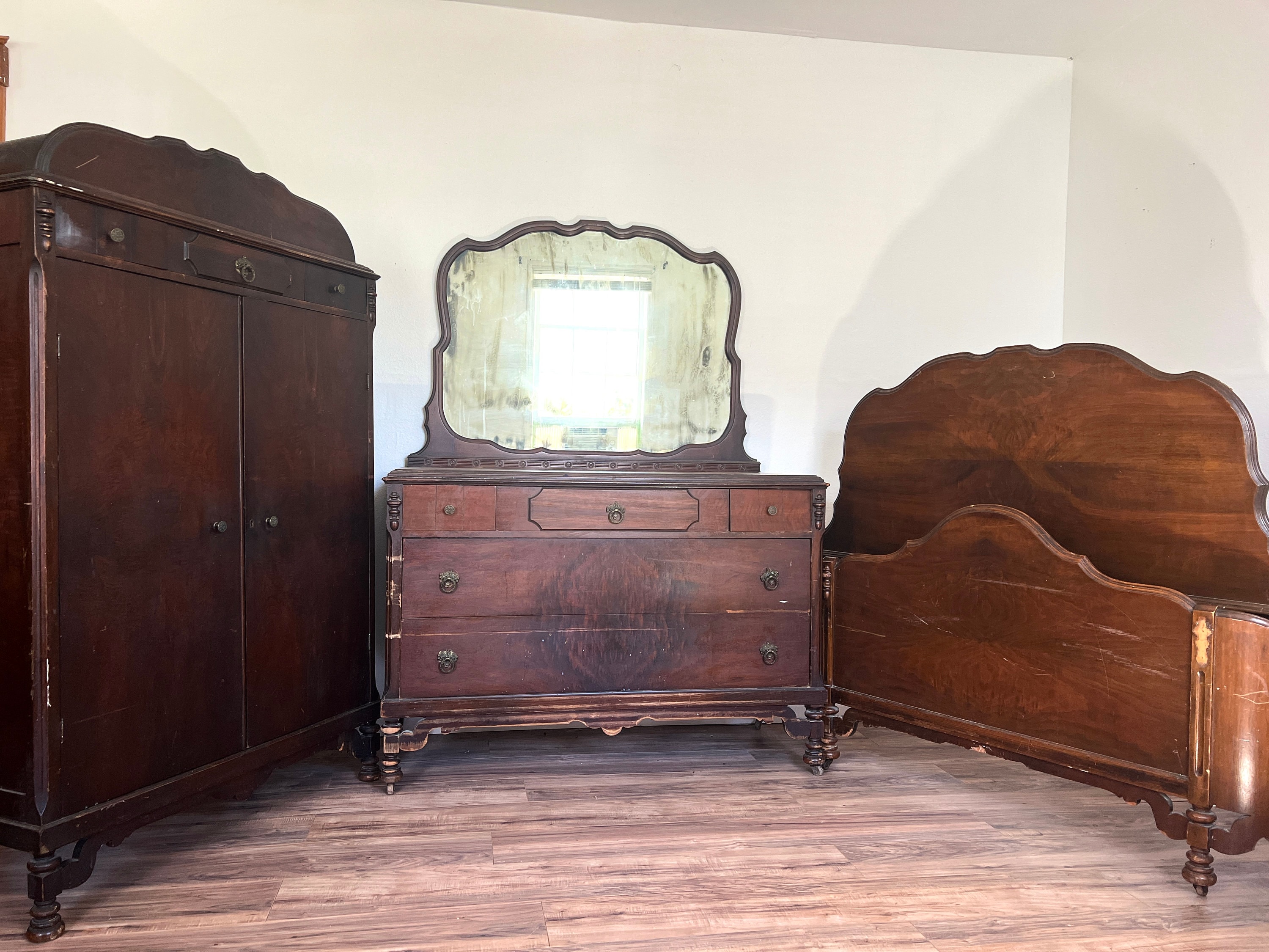 antique bedroom furniture